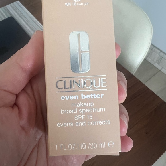 Clinique Even Better Foundation SPF 15 WN 16 BUFF - Picture 3 of 4